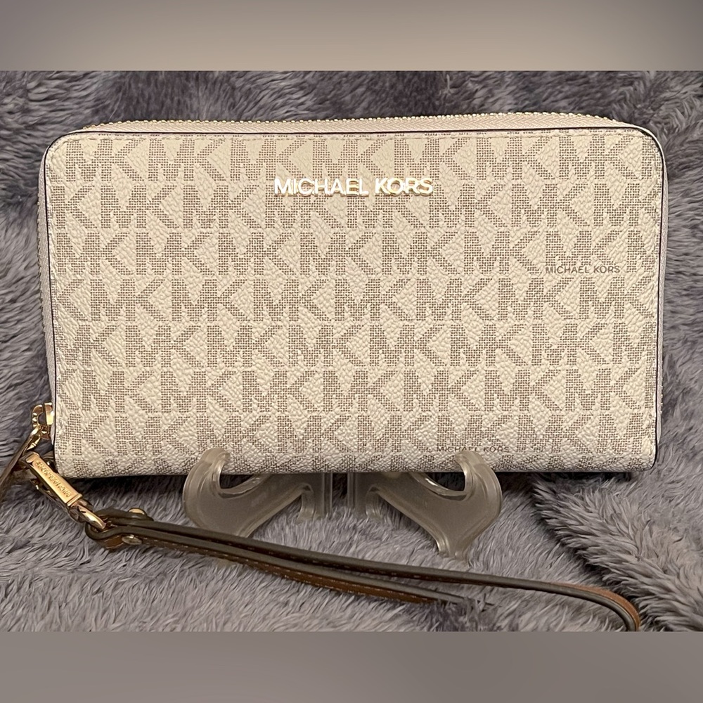 New With Tags Michael Kors Large Leather Smartphone Wallet Brown and Cream